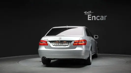Mercedes-Benz E-Class W212 E200 CGI 2011 4