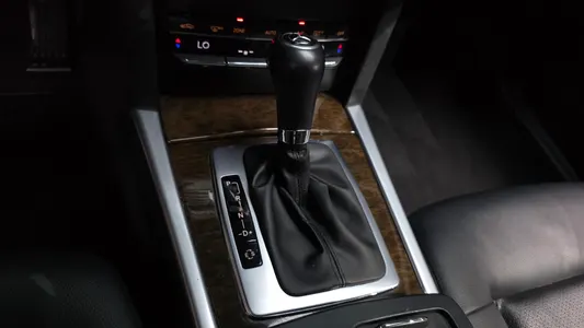 Mercedes-Benz E-Class W212 E200 CGI 2011 9