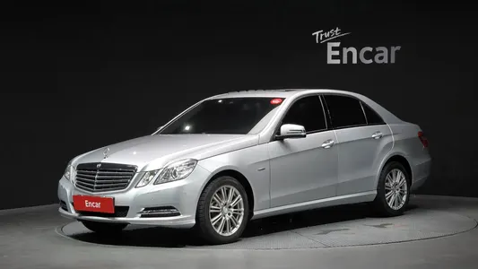 Mercedes-Benz E-Class W212 E200 CGI 2011