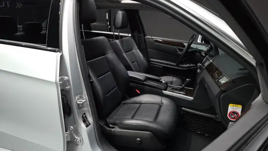 Mercedes-Benz E-Class W212 E200 CGI 2011 11