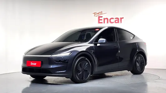 Tesla Y AWD 2025