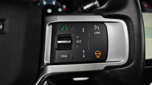 Land Rover 5 D250 S 2022 16