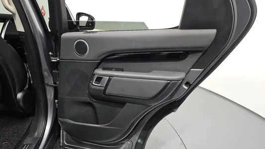 Land Rover 5 D250 S 2022 26