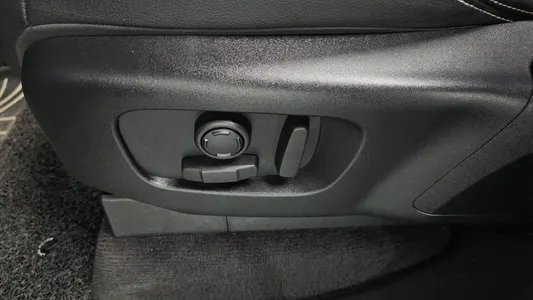 Land Rover 5 D250 S 2022 33
