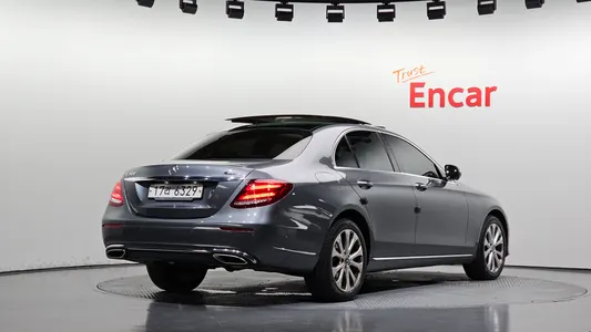 Mercedes-Benz E-Class W213 E300 4MATIC 2019