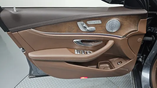 Mercedes-Benz E-Class W213 E300 4MATIC 2019 24