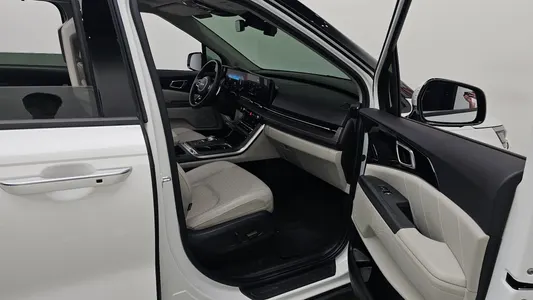 Kia Carnival 7 2023 11