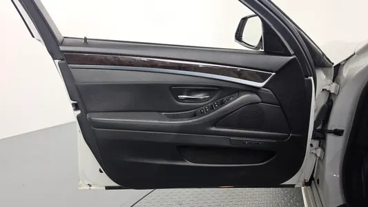 BMW 5 Series (F10) 528i M 2016 24