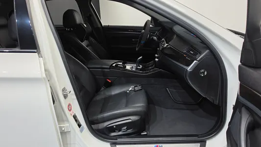 BMW 5 Series (F10) 528i M 2016 26