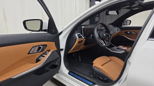 BMW 3 Series (G20) 320i M 2025 9