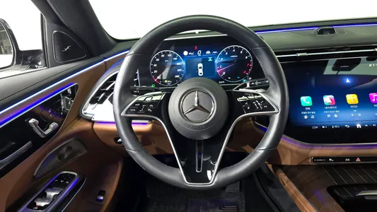 Mercedes-Benz E-Class W214 E300 4MATIC 2024 14