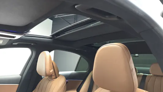 Mercedes-Benz E-Class W214 E300 4MATIC 2024 17