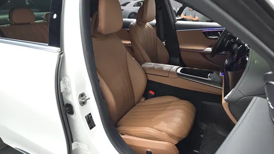 Mercedes-Benz E-Class W214 E300 4MATIC 2024 26