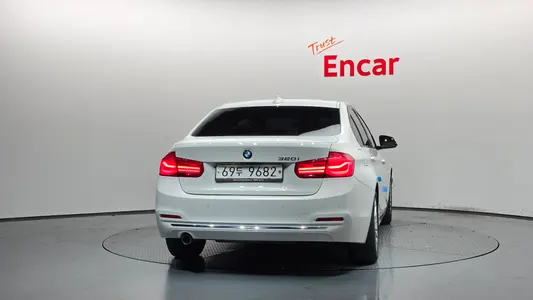 BMW 3 Series (F30) 320i 2018 4