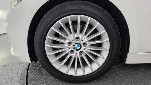 BMW 3 Series (F30) 320i 2018 5
