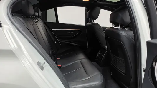 BMW 3 Series (F30) 320i 2018 11
