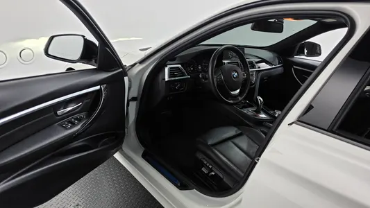 BMW 3 Series (F30) 320i 2018 10