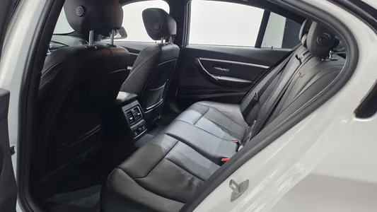 BMW 3 Series (F30) 320i 2018 18