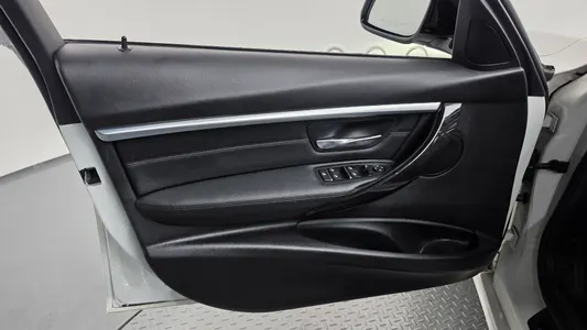 BMW 3 Series (F30) 320i 2018 24