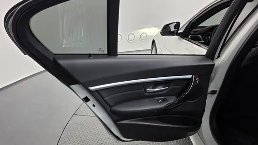 BMW 3 Series (F30) 320i 2018 25