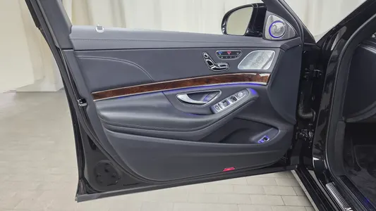 Mercedes-Benz S-Class W222 S560L 4MATIC 2017 24