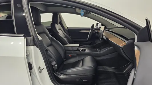 Tesla 3 AWD 2021 11