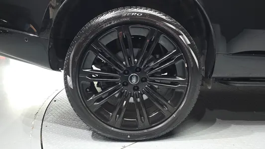 Land Rover 5 D350 AB 2023 21