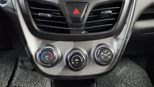 Chevrolet Spark LT 2019 19