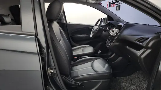 Chevrolet Spark LT 2019 26