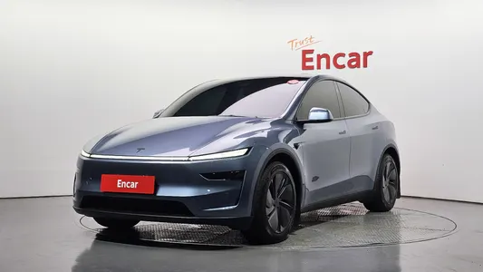 Tesla Y AWD 2025