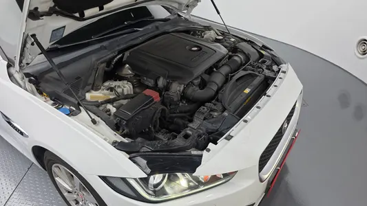 Jaguar XE 20d 2016 6