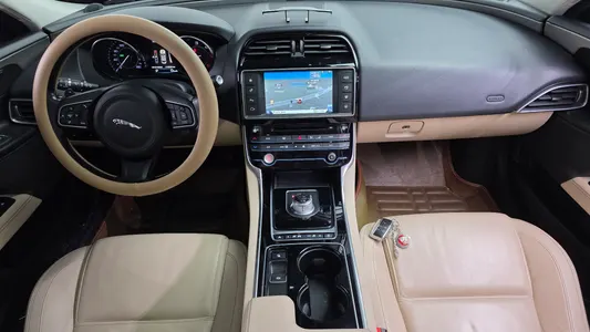 Jaguar XE 20d 2016 7