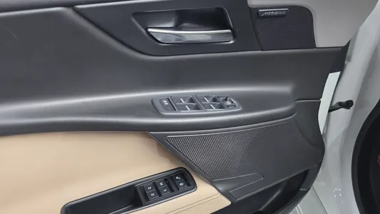 Jaguar XE 20d 2016 12