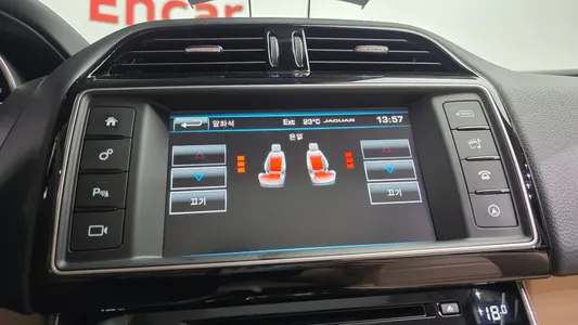 Jaguar XE 20d 2016 17