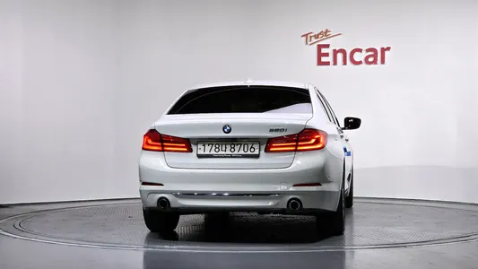 BMW 5 Series (G30) 520i 2019 4