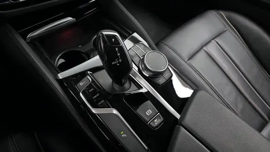 BMW 5 Series (G30) 520i 2019 9