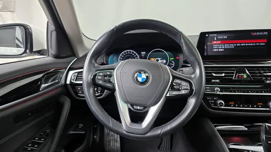 BMW 5 Series (G30) 520i 2019 13