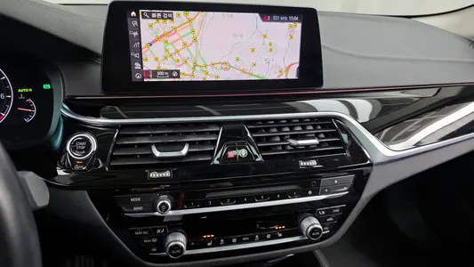 BMW 5 Series (G30) 520i 2019 14