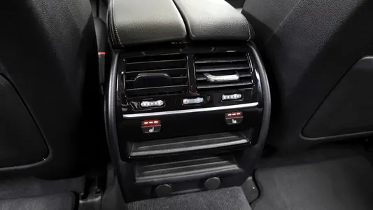 BMW 5 Series (G30) 520i 2019 18