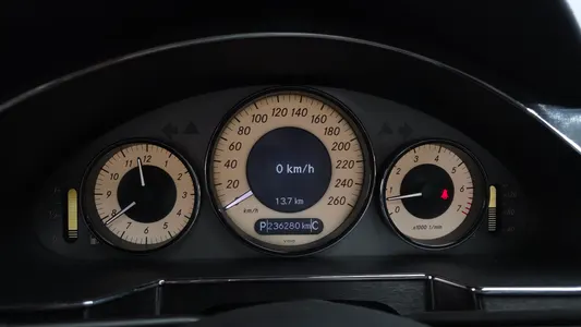 Mercedes-Benz CLS-Class W219 CLS350 2009 8