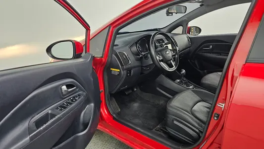Kia 프라이드 1.4 MPI 2014 10