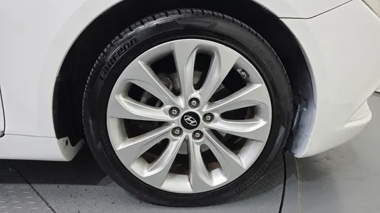 Hyundai YF F24 GDI 2011 5