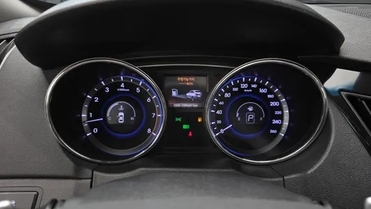 Hyundai YF F24 GDI 2011 8