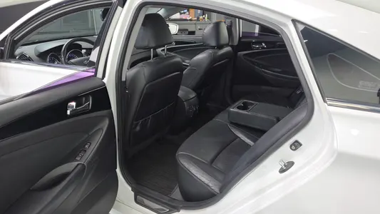 Hyundai YF F24 GDI 2011 11