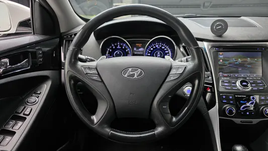 Hyundai YF F24 GDI 2011 13