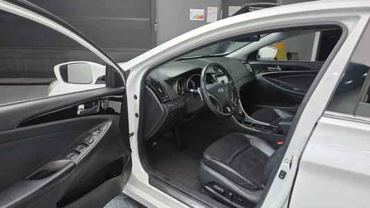 Hyundai YF F24 GDI 2011 10
