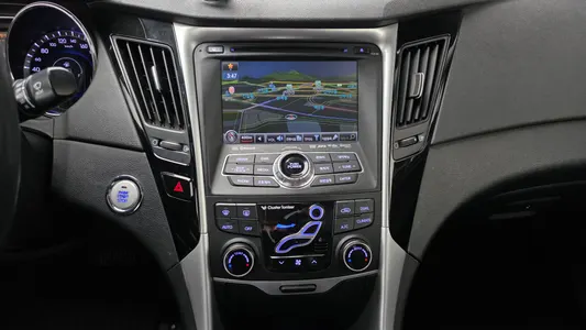 Hyundai YF F24 GDI 2011 17
