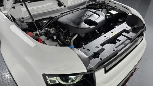 Land Rover (L663) 130 D300 X- HSE 2024 5