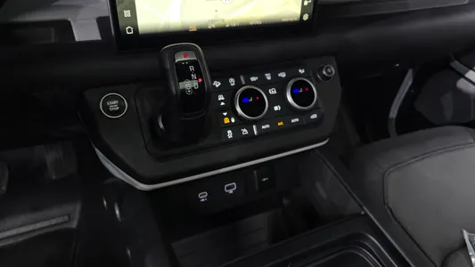 Land Rover (L663) 130 D300 X- HSE 2024 8