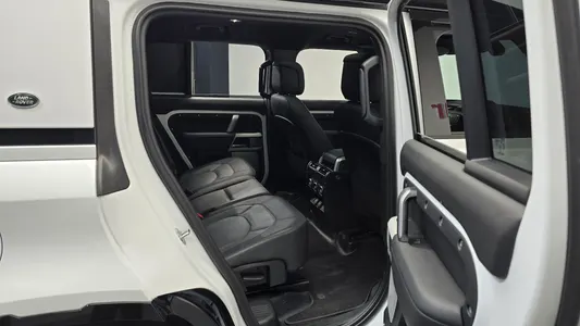 Land Rover (L663) 130 D300 X- HSE 2024 11